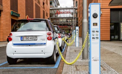 Stromtankstelle Elektroauto Ladestation Elektroauto unterwegs laden