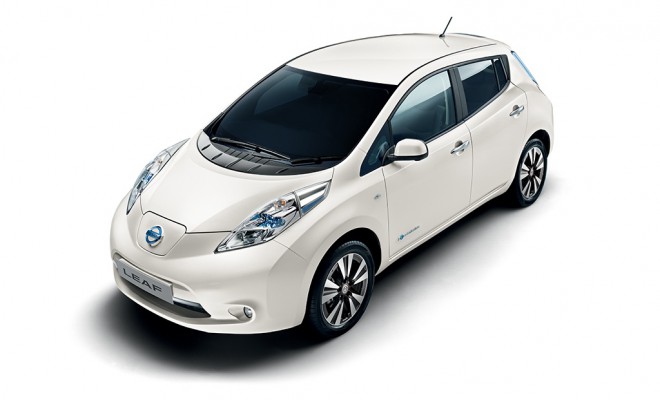 nissan Leaf weiss vorne