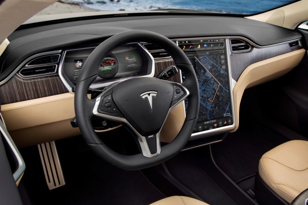 Tesla Model S Cockpit Holz