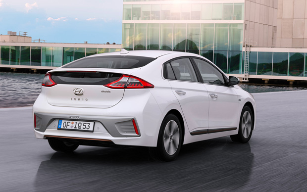 Hyundai ioniq electric weiss-hinten seitlich