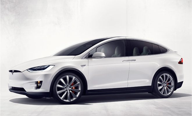Tesla Model X weiß vorne