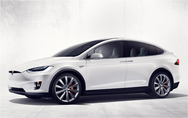 Tesla Model X weiß vorne