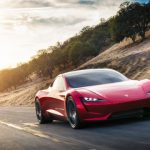 Tesla Roadster 2020 rot vorne fahrend