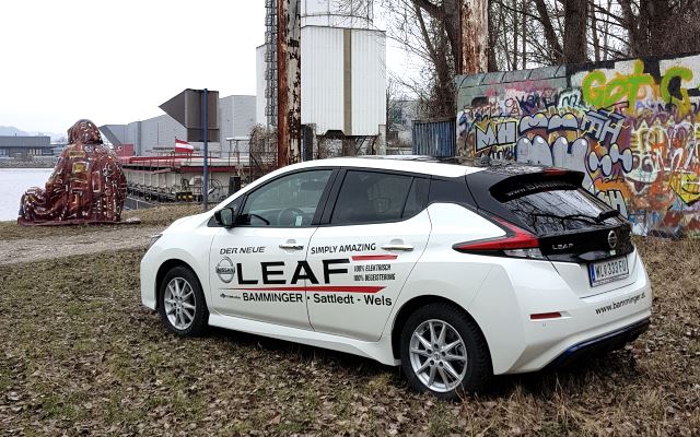 Nissan Leaf 2 heck weiss graffity linz elektroauto