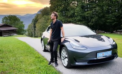Tesla model 3 in abendsonne anthrazit