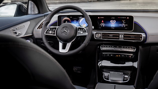 Mercedes-EQC-400-4matic-elektroauto-test-innen-cockpit-armaturen