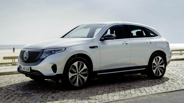 Mercedes-EQC-400-4matic-elektroauto-test-vorne-weiß