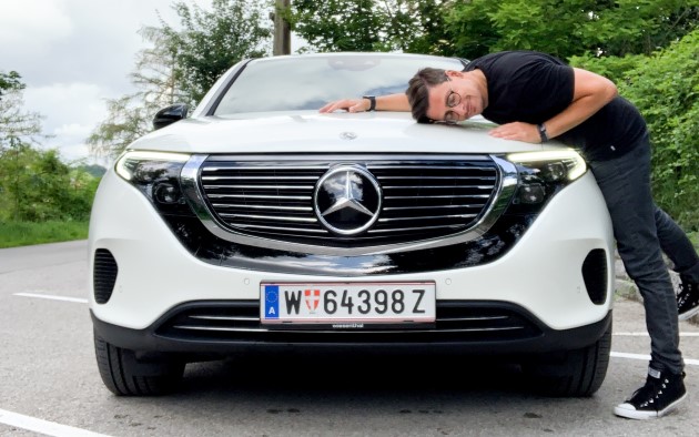 Mercedes EQC 400 4matic elektroauto test vorne weiß ecario motorhaube